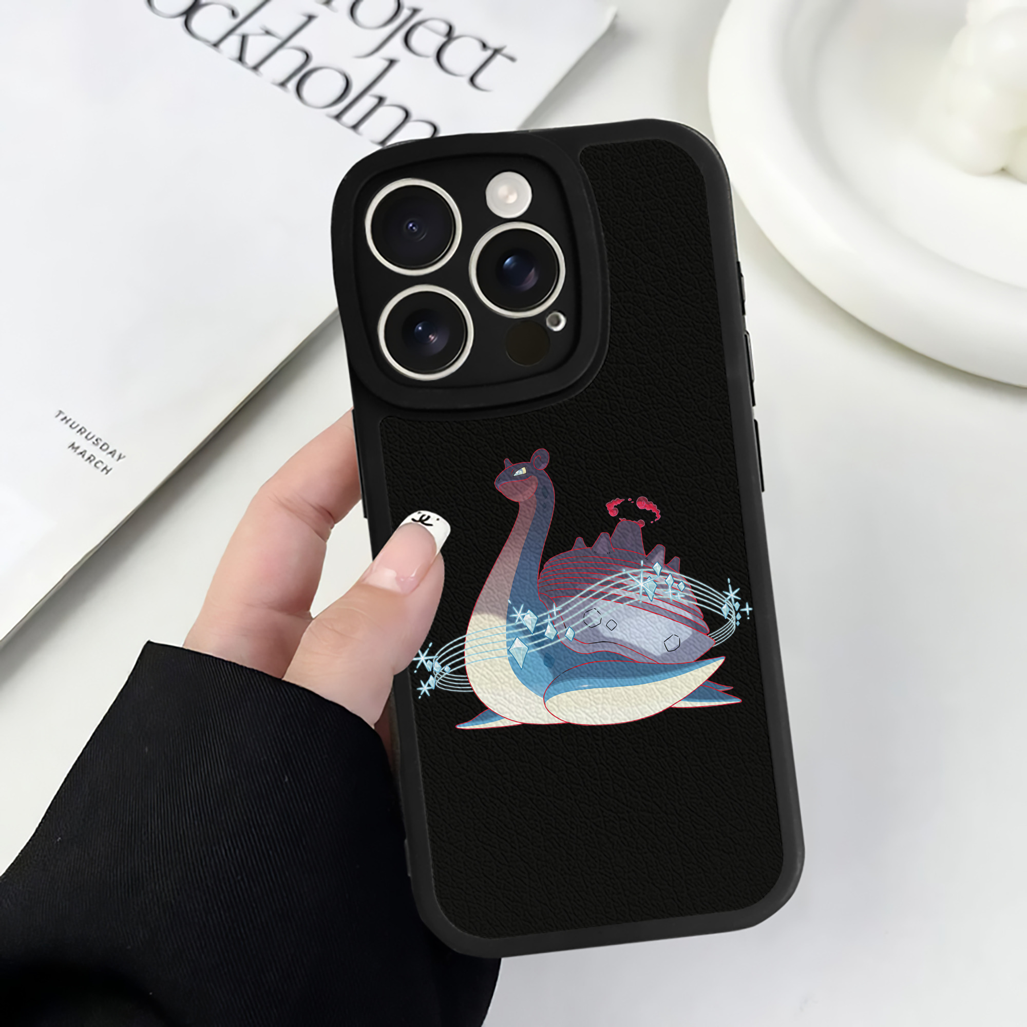 （画像用） ポケットモンスター Pokémon 【iPhone 16シリーズ対応】シリコンスマホケース（レザー調） 材質：シリコン